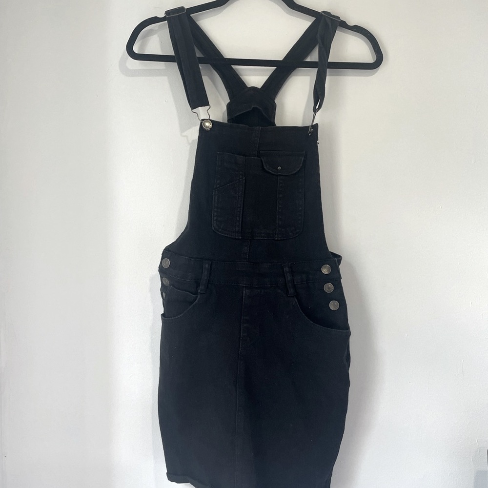 Black skirt overall
